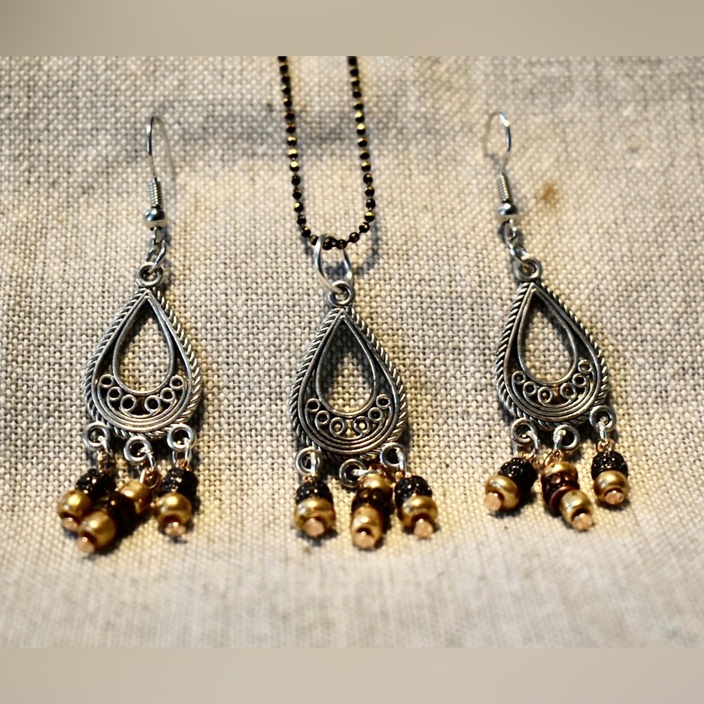 Handmade necklace and earrings.